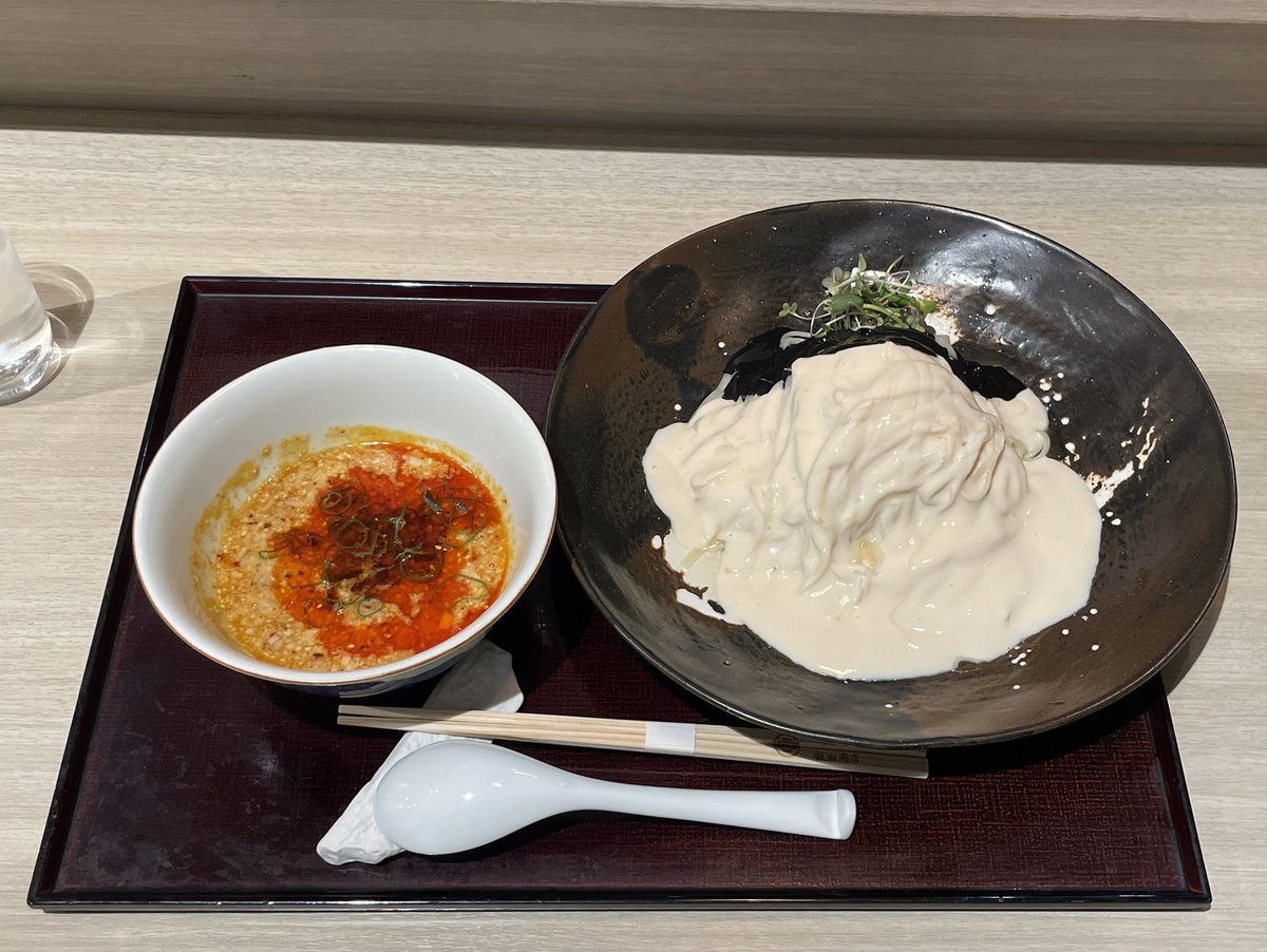 ok0101's tweet photo. 湯河原感がすごい
ここは日本橋です

らぁ麺飯田商店
『湯河原十二庵豆乳の担担つけ麺』

#らぁ麺飯田商店
#十二庵
#日本橋三越本店
#フードコレクション
#日本橋
#湯河原 https://t.co/yJWpDHhCzF