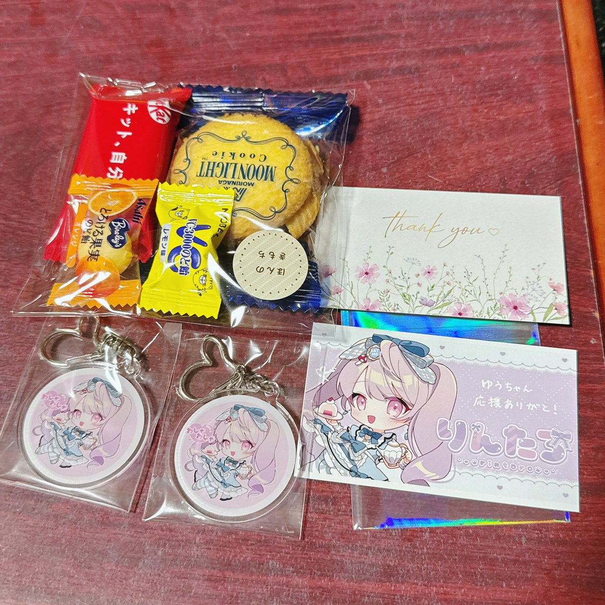 うちにもかわいいりんたろちゃグッズが届きました🥰
残業で疲弊してたのですが帰宅後にこにこになれたよー🥰ありがと
（ほんのきもちシール逆に撮っちゃったなぁ…）