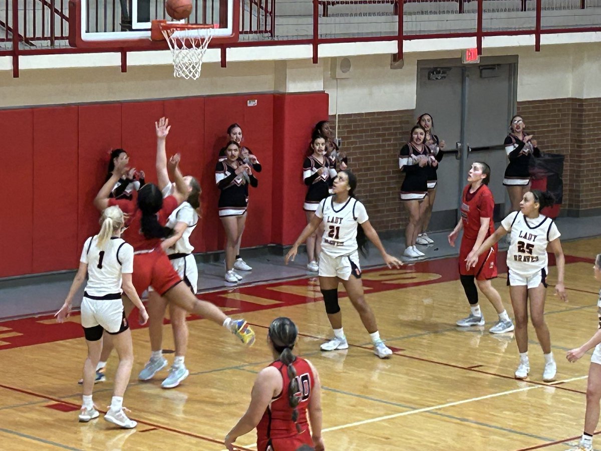 sportsguybrock's tweet photo. Liberal defeats Bonner Springs 63-47. https://t.co/kktEIpN555