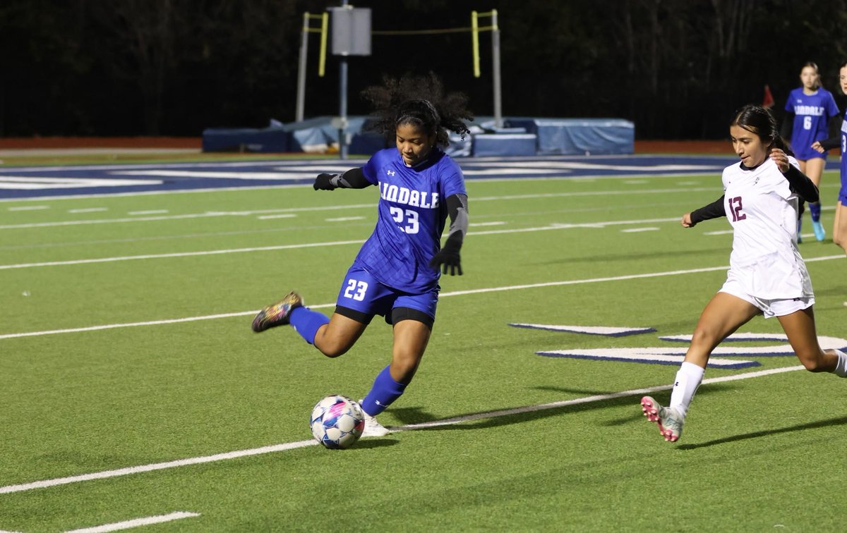 Senior Keyara Jenkins passes the ball to her teammate at the varsity soccer game. The Lady Eagles win against Athens 4-2. 📸 Natalie S.