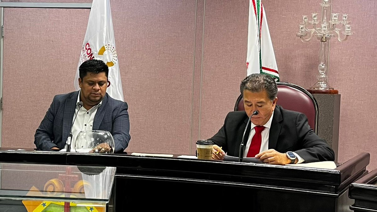 HectorYunes's tweet photo. Esta tarde, los diputados integrantes de la Comisión de Derechos Humanos realizamos la etapa de entrevista a los aspirantes a ocupar la Contraloría Interna de la Comisión Estatal de Derechos Humanos. https://t.co/0Q2BzTw3rw
