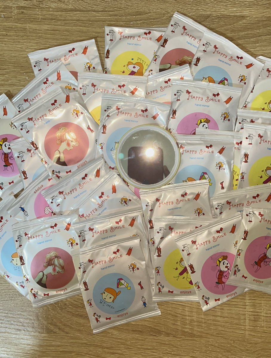 kimmyyyy199x's tweet image. BINIverse : The World Tour  fansupport by @binikimmyyy 

I. Flower crochet 🌸
II. Salamin salamin🪞

❀ rt + like
❀ time &amp;amp; loc: TBA
❀ limited quantity 1:1
❀ random design for hand mirror 

#BINIVerseWorldTour2025 #BINI