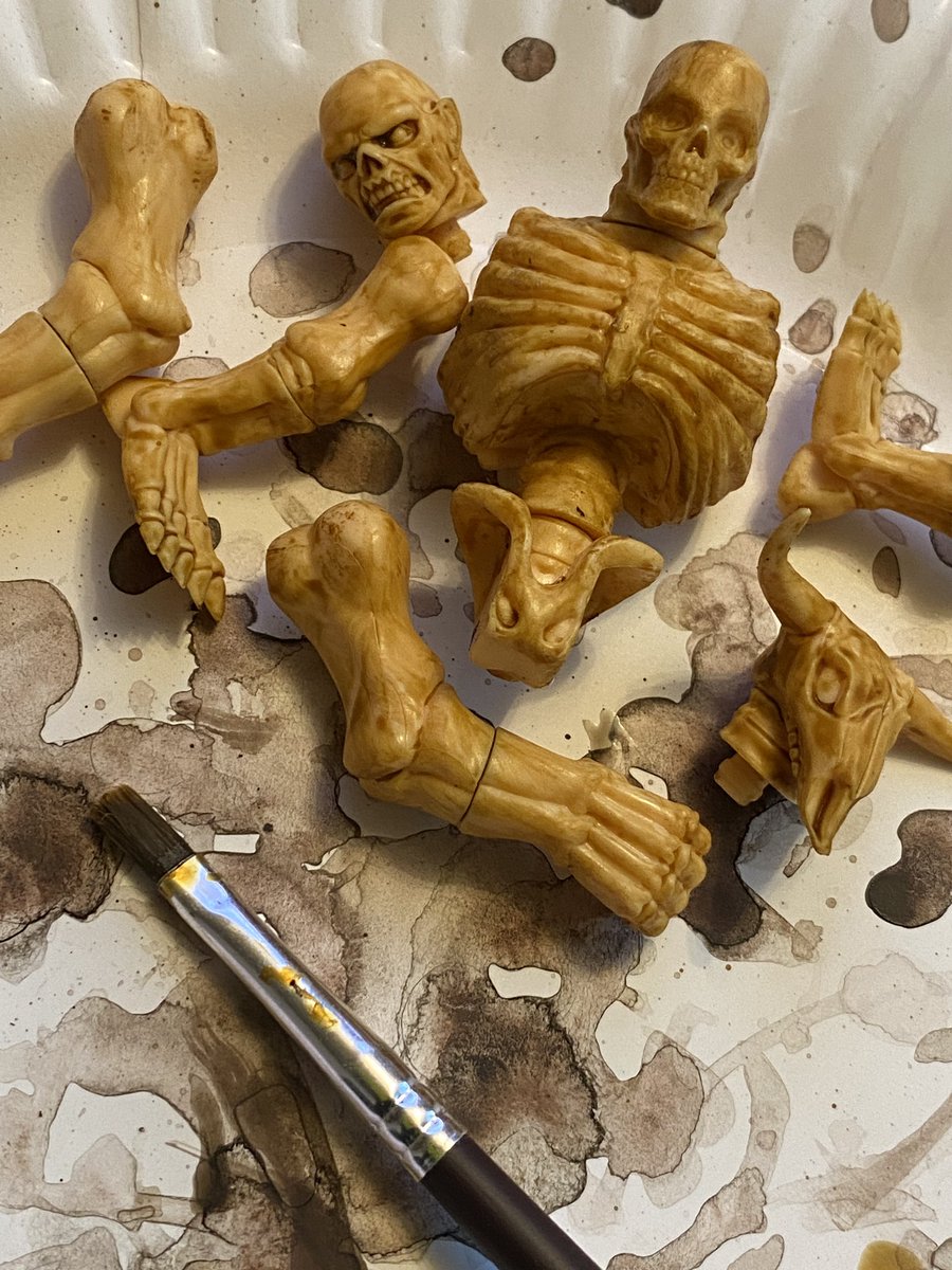 mightymaniax's tweet photo. Hand-embellished and weathered Bone Raider action figures and weapons will drop next weekend at Booth 830 at @CreepIECon https://t.co/vdu0WVf9yw