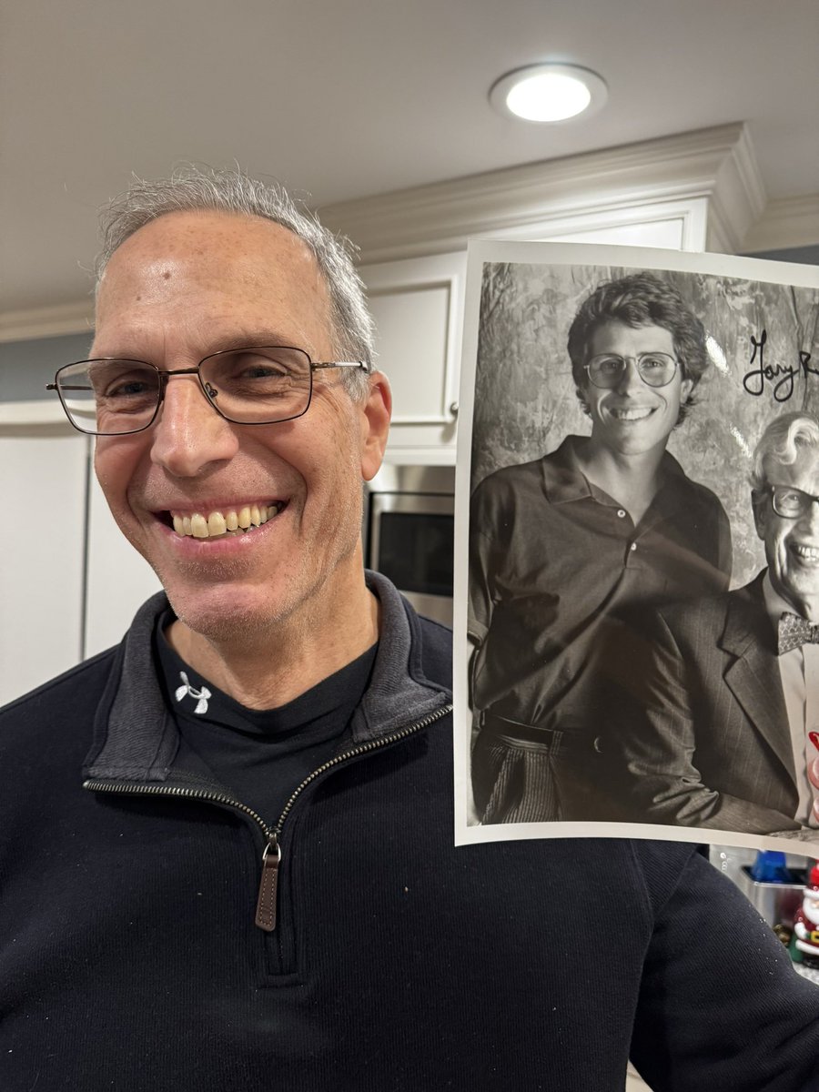 Catthope621's tweet photo. @OrvillePopcorn don’t you think my dad could be his twin? (Well this picture is from the 90s so their probably the same age now but I swear if I had a young photo of my dad they would look the same haha https://t.co/kUGepzOwib