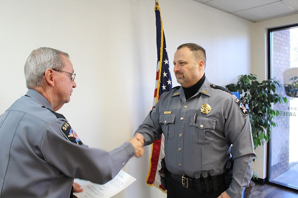 TCSD6200's tweet photo. DEPUTY SHERIFF WILLIAM BRADBERRY

PLEASE HELP US WELCOME OUR NEWEST DEPUTY, WILLIAM BRADBERRY, TO THE TALLAPOOSA COUNTY SHERIFF'S DEPARTMENT. WELCOME TO OUR FAMILY! https://t.co/fKIzoRk9mq