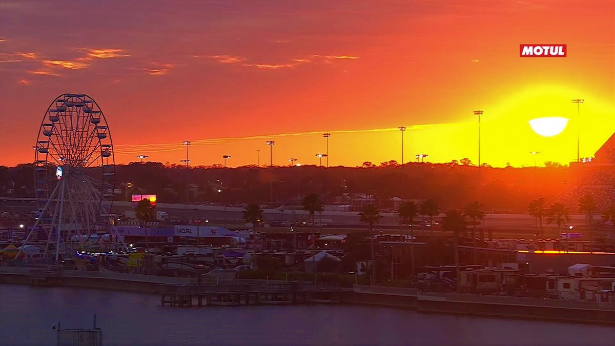LanzaroteCamel's tweet photo. The @DAYTONA sunset @BlackpoolJonny was describing at the end of the #bmwmperformance #impc race on the #Rolex24 weekend. @IMSARadio https://t.co/3PbtkTy1Vl