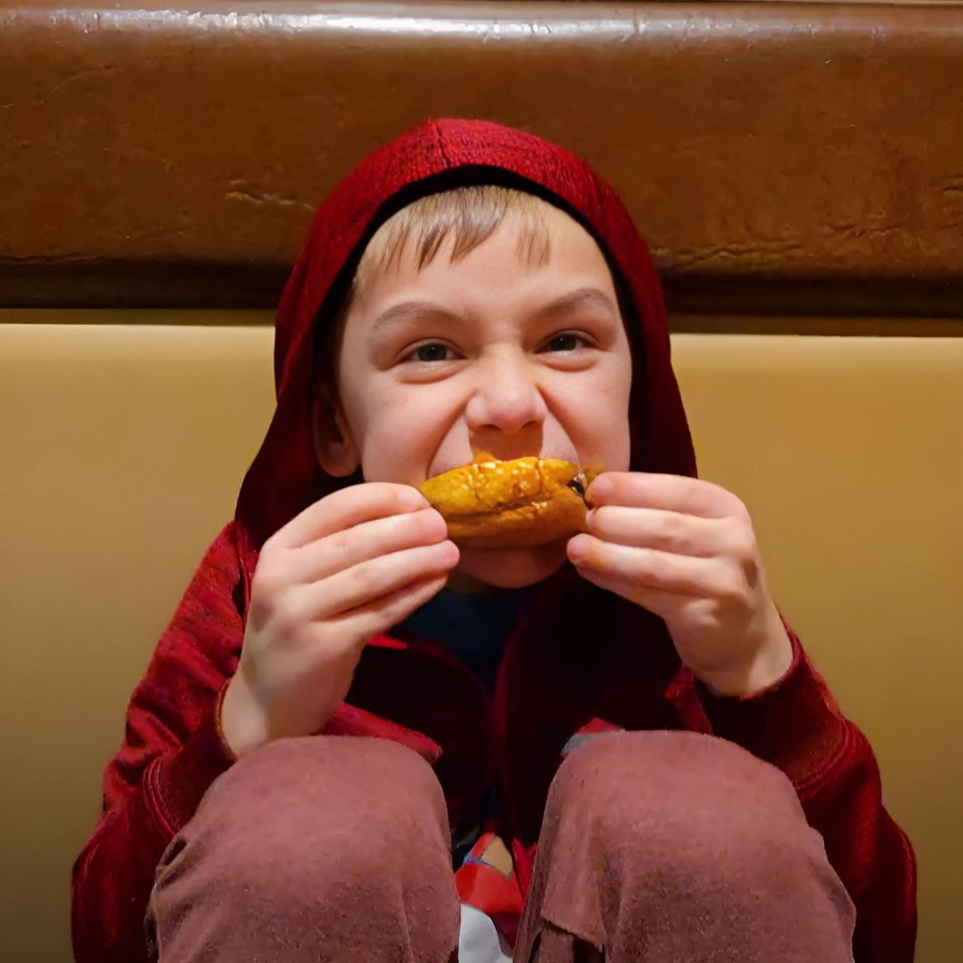 omgitsderek's tweet image. When you take chicken wings way too seriously. Tanner’s reaction says it all—first, he’s all in, then he’s like, ‘Wait... these wings hit different! 

What’s your go-to wing flavor? Let us know in the comments!

#WingsForDays #ParentLife #FoodieFun #OMGitsDerek