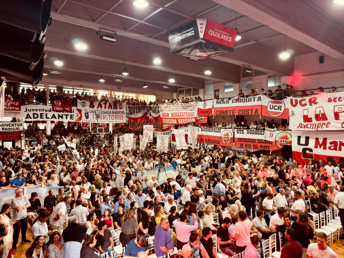DanielN_UCR's tweet photo. Radicales de toda la provincia nos encontramos en Mar del Plata para dar un mensaje claro, la UCR debe aportar sensatez en el debate público para dar respuesta a las deudas de esta democracia y que tanto nos reclaman los bonaerenses y los argentinos
@MaxiAbad @UCRBuenosAires https://t.co/fNjgDgX0hv