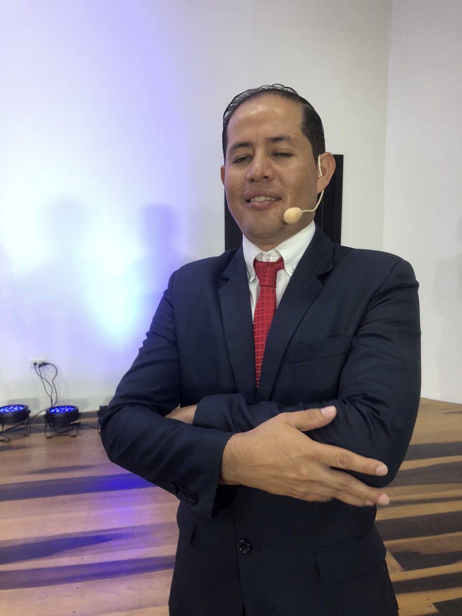 UleamEcuador's tweet photo. En temas de seguridad candidato #Eitel Zambrano se pronuncia por prisión perpetua, #Andrés Vélez investigar a fondo a delincuencia y para #Jorge Cassis la prevención en consumo de drogas debilitaría el negocio del narcotráfico https://t.co/dwFIwhTDGj