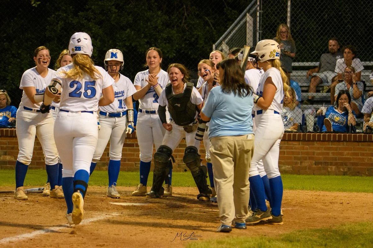 LilliannaCates's tweet photo. One last ride with my girls๐๐๐ค #AGTG #SeinorYear https://t.co/3jZZ9Yf710