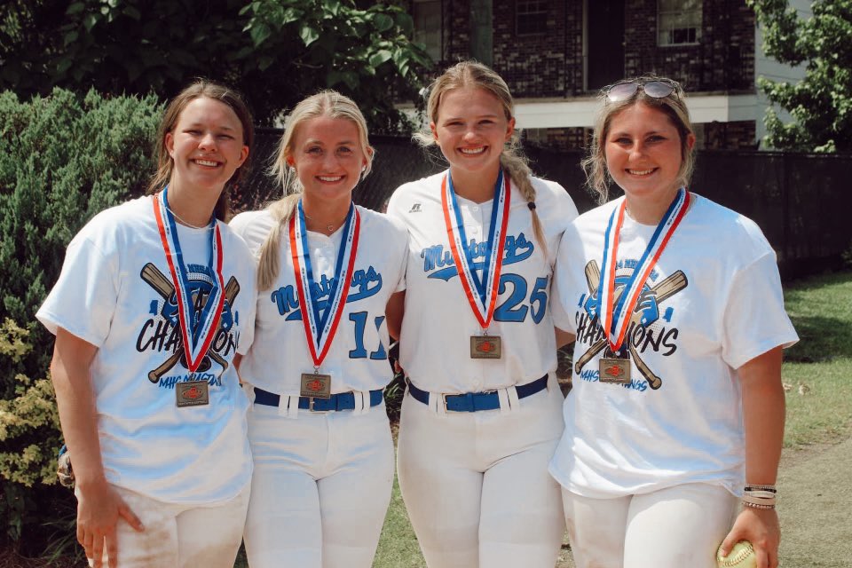 LilliannaCates's tweet photo. One last ride with my girls๐๐๐ค #AGTG #SeinorYear https://t.co/3jZZ9Yf710