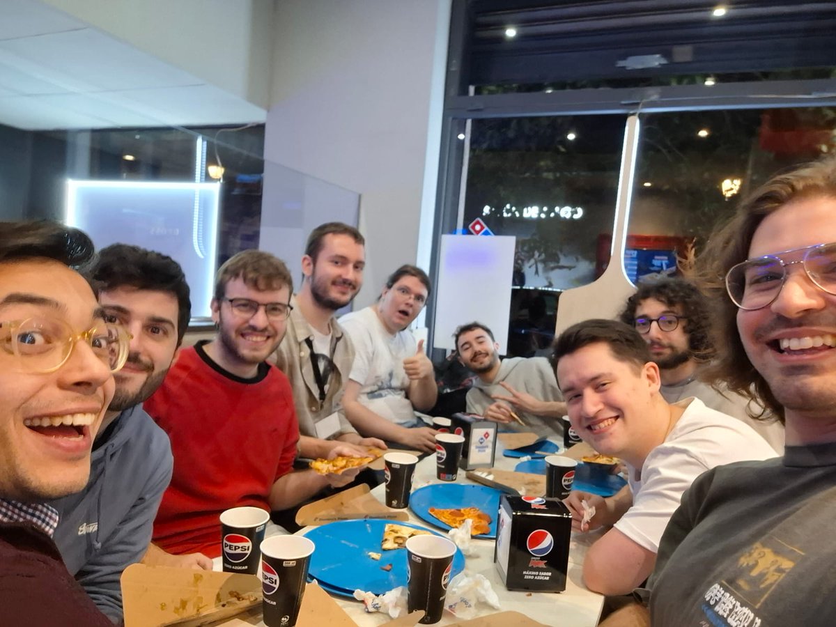 Hemos dedicado aproximadamente el mismo tiempo a hacer el juego que a comer pizza 

#GGJ25 <a href="/GamejamMadrid/">Madrid Game Jam UCM</a> #GameDev