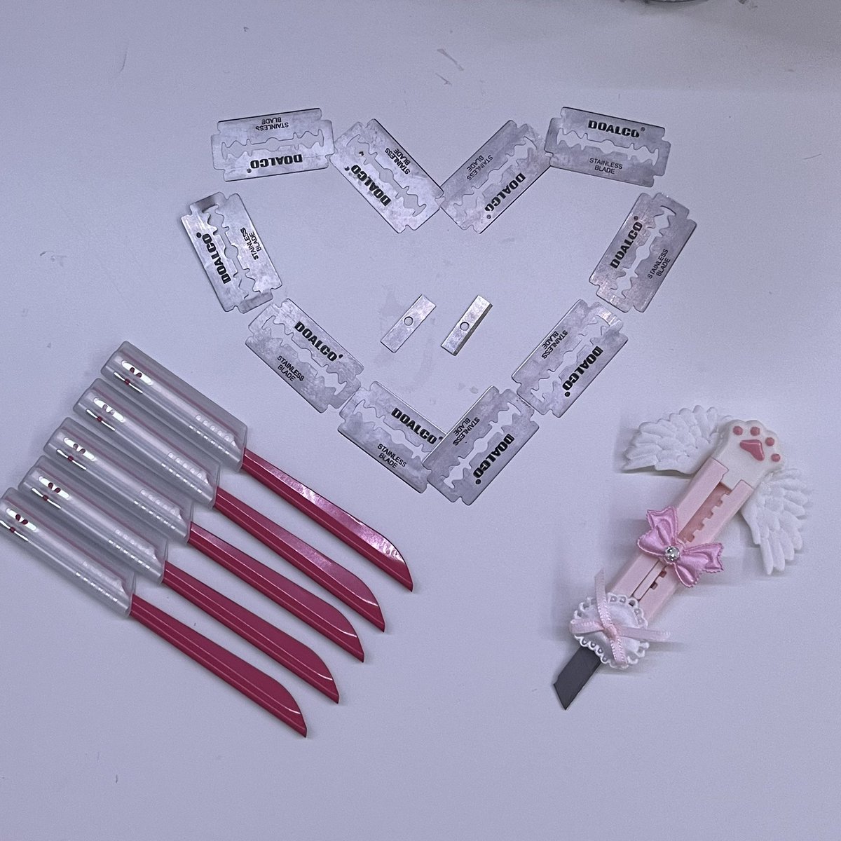 savethebladez's tweet photo. kai razor sesh !! (^w^)🧵 https://t.co/NT3rpNcWGB
