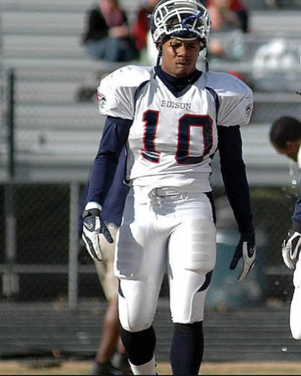 Edison HS Football (@ehs_fb) on Twitter photo Congratulations to our 2009 grad Stephon Robertson <a href="/Stephii27YGG/">Stephon Robertson II</a> on being inducted into the JMU Hall of Fame! One of the best LBs VA has ever seen! #EAGLEPRIDE #FAMILY π¦
π Congratulations to our 2009 grad Stephon Robertson <a href="/Stephii27YGG/">Stephon Robertson II</a> on being inducted into the JMU Hall of Fame! One of the best LBs VA has ever seen! #EAGLEPRIDE #FAMILY π¦
π