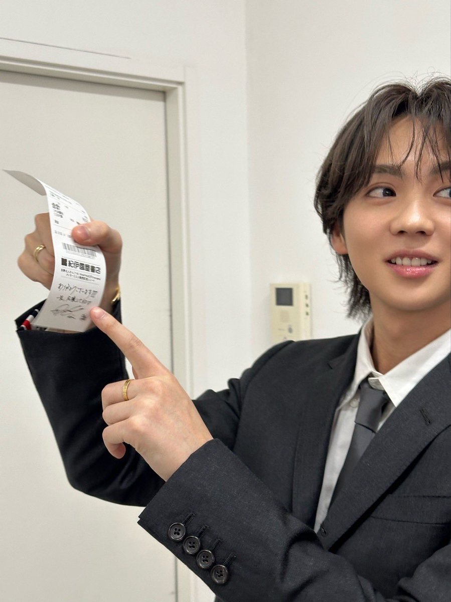 おはようございます、スタッフです🚅 ただいま紀伊國屋書店さんにて