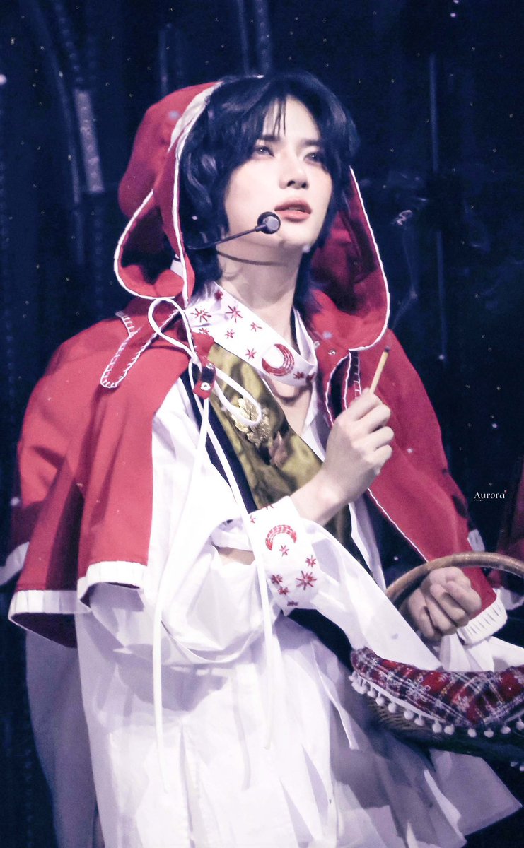 txtwerse's tweet photo. Beomgyu’s beauty and aura during this stage …and his acting was so good too

he’s not real https://t.co/uh34L4B0I0