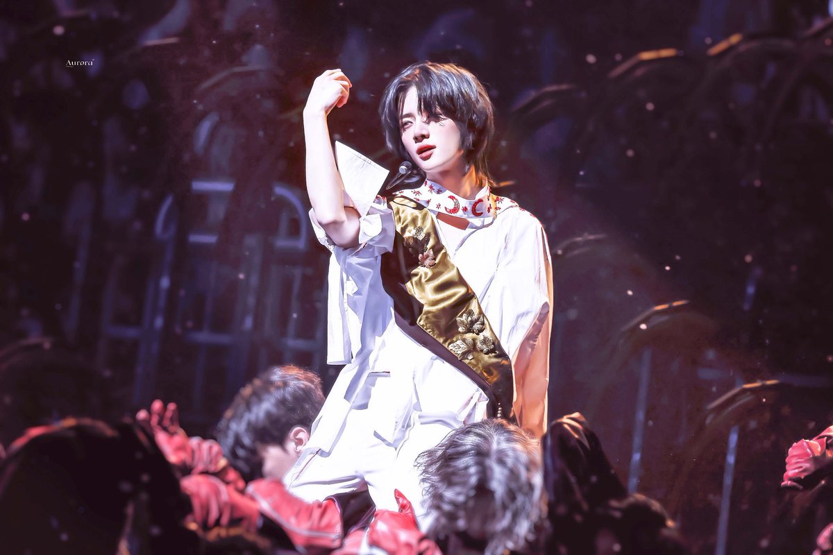txtwerse's tweet photo. Beomgyu’s beauty and aura during this stage …and his acting was so good too

he’s not real https://t.co/uh34L4B0I0