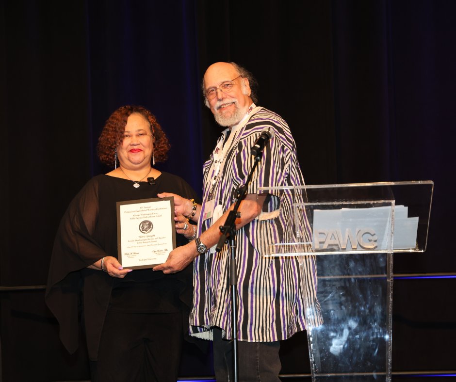 AlcornStateU's tweet photo. Congratulations to Eloris Speight, Exec. Dir. of the SDFR Policy Research Center at Alcorn, on receiving the George Washington Carver Public Service Hall of Fame Award! Read more — https://t.co/lbFs0jtLW4 #AlcornStaff #AlwaysAlcorn https://t.co/0bZy4YfFui