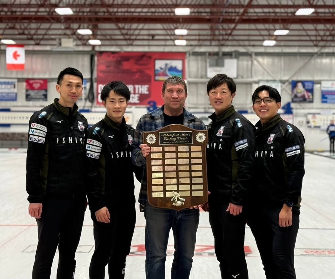 HardlineCurling's tweet image. Congratulations to #ConsadoleCurling #TeamAbe winning the Abbotsford Curling Classic! Great playing! #HardlineNation #icePad #JoinTheRevolution #HardlineWin