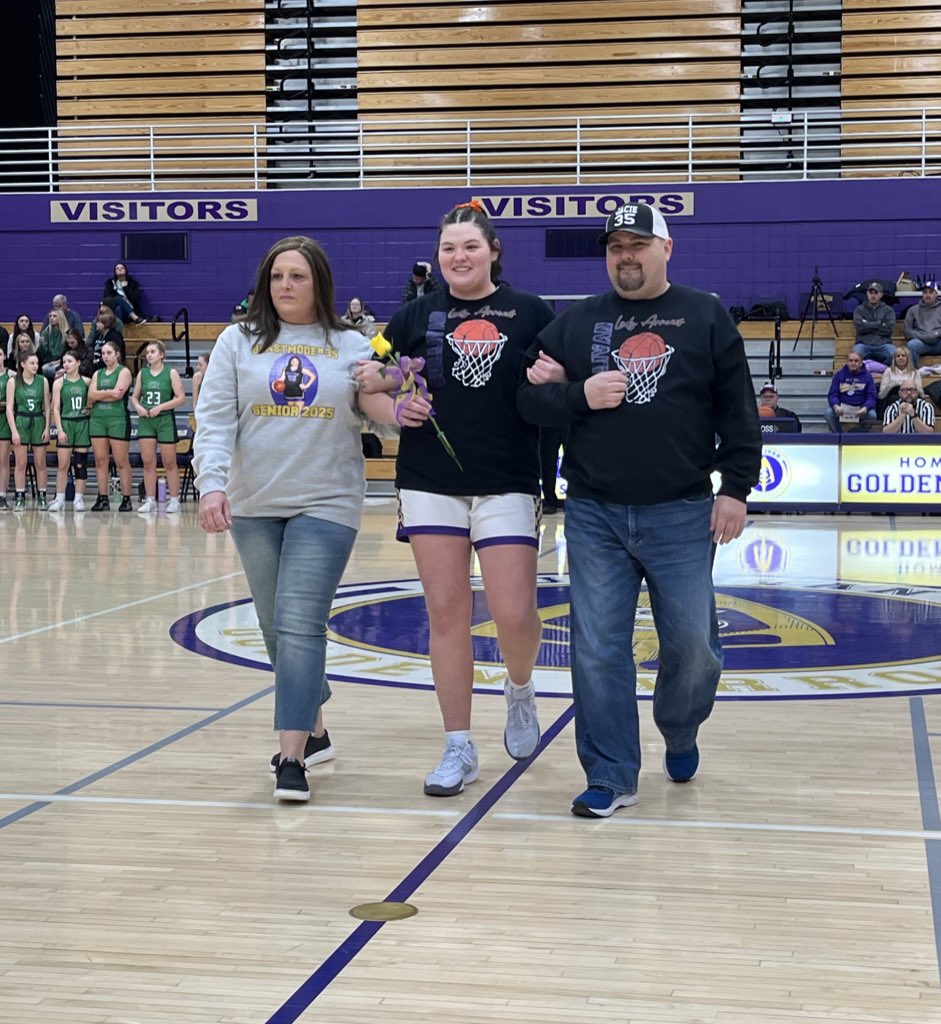 Girls BB Senior Night:💜💜💜
Thank you Jacie Wilson!!!