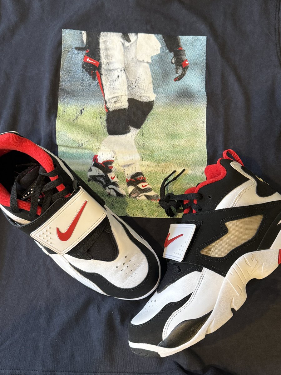 Thank the lord <a href="/hibbettsports/">Papyrus</a> had one in the back. I slept through my alarm for the drop and it sold out everywhere

#diamondturf #nikeair #deionsanders #sneakeraddict