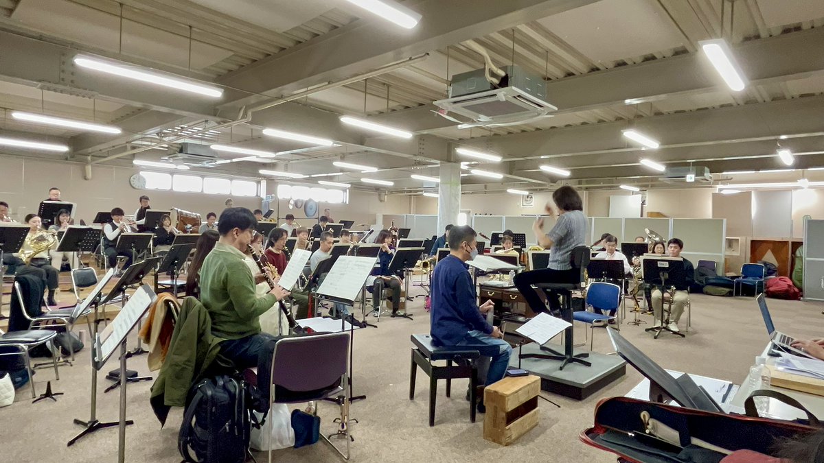chikyuorgan's tweet photo. 本日！#オオサカシ���ン さんと���共演！#サキタハヂメ🪚
#黛敏郎 さん作曲　トーンプロレマス55 。地球の様々な響きのエネルギーを捉え、額の中に飾ろうとするも、はみ出し飛び出してくるエゲツない曲。つい前のめりになって弾いてしまう。映画のセットのようなシオンさんリハスタ。高鍋さんついに！ https://t.co/29dZvcs7vq