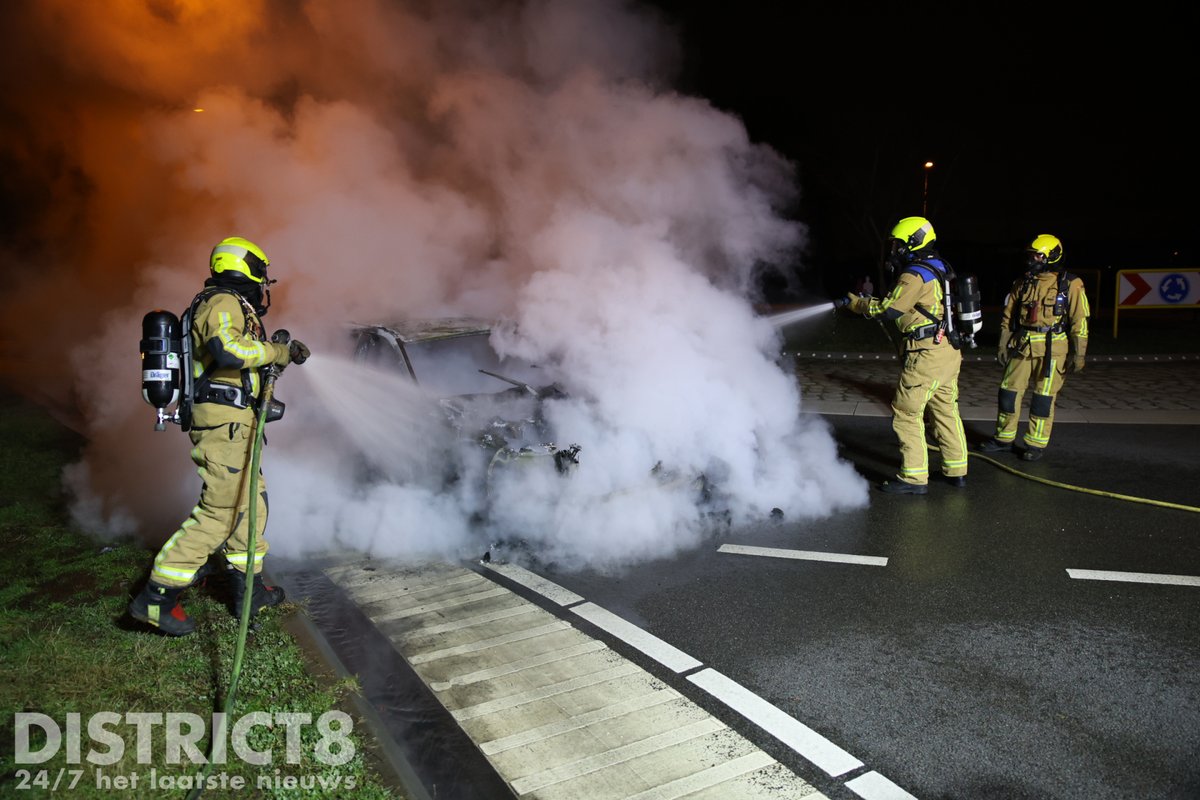 Auto in brand op Oosterlijke Randweg in De Lier