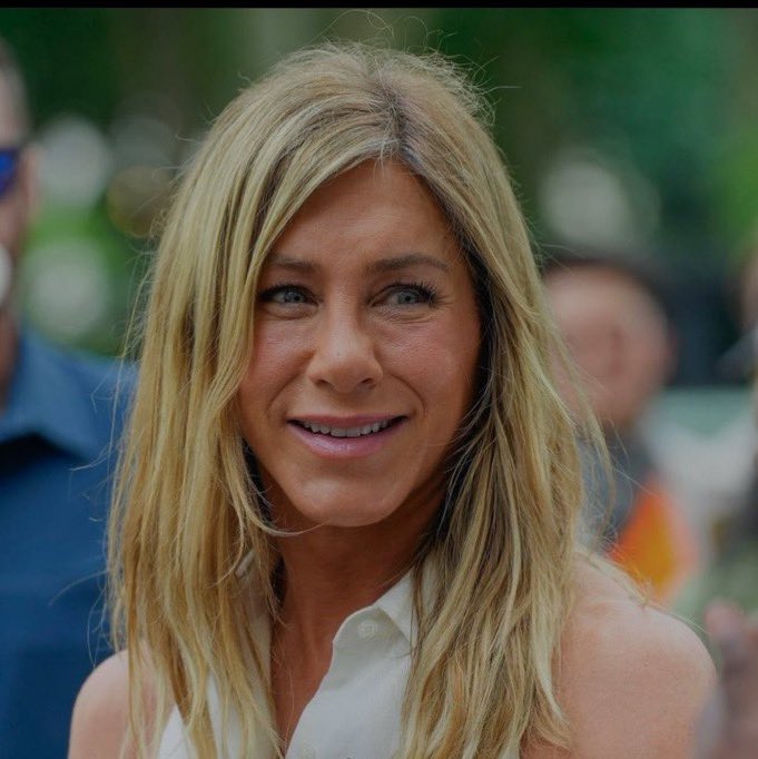 MmisterNobody's tweet photo. Jennifer Aniston is a man. https://t.co/CPz34ic6X0