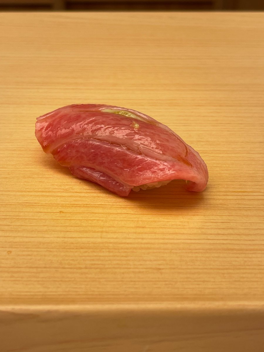 昨日は日本一の鮨屋に行き、1時まで飲んで二日酔い🤕痩せるために、今日から12時になったら帰るシンデレラボーイになることを決めた😇笑
#鮨あらい