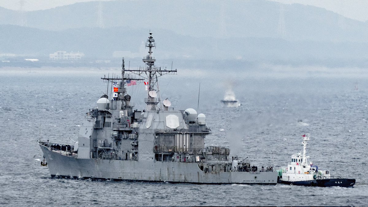 アメリカ海軍タイコンデロガ級ミサイル巡洋艦ロバート・スモールズ