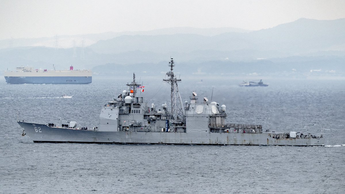 アメリカ海軍タイコンデロガ級ミサイル巡洋艦ロバート・スモールズ