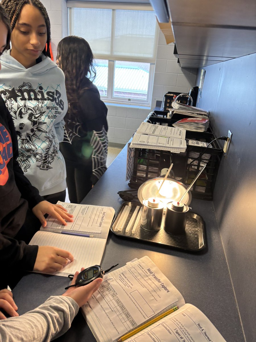 WickerSci's tweet image. Students participated in hands-on activities while developing an understanding of thermal energy in the forms of conduction, convection, and  radiation. @HenricoScience 
#thermalenergy #explorebeforeexplain
