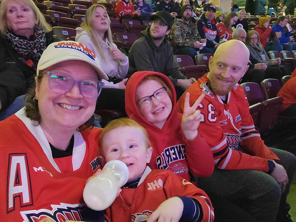 CharlieAlex83's tweet photo. @Oshawa_Generals Selfie in Your Seat! Sec.101, Row 10, Seats 20-18! 

What better way to spend my bday than watching the #OshawaGenerals! 

#GoGensGo https://t.co/pR1vY2idni