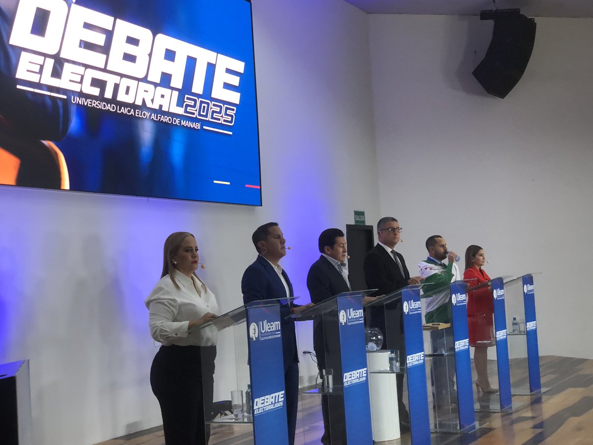 Candidatos a asambleístas por el distrito sur de Manabí, #Jessica Guadamud, #Victor Chiriboga, #Jorge Aguilar, #Edwin Guerrero y #Adriana Cañizares presentes en #Debate Electoral 2025