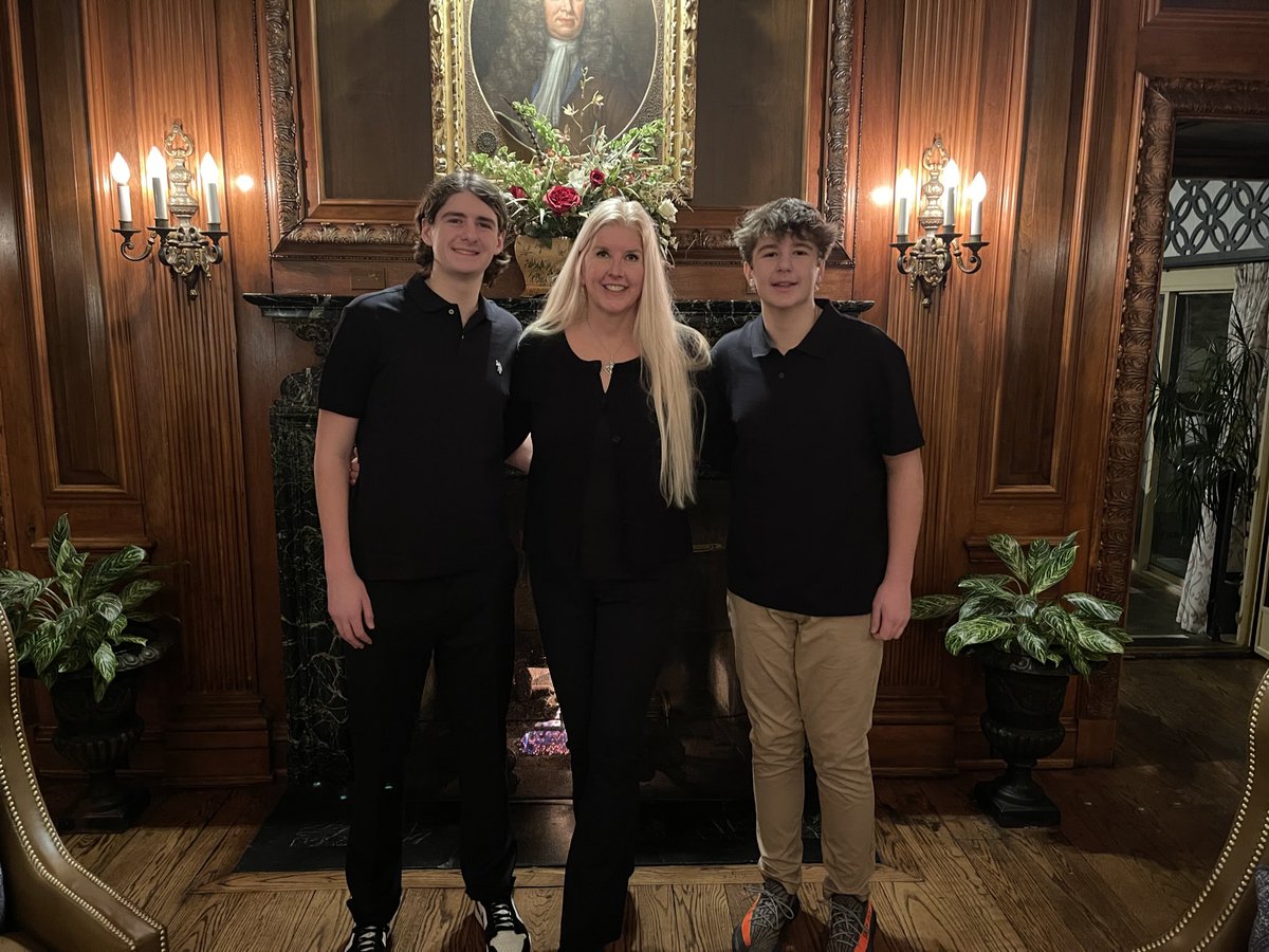 roxanneandrex's tweet photo. My family enjoying Wake Forest!  Beautiful Inn!! https://t.co/kEB9UiJmnF