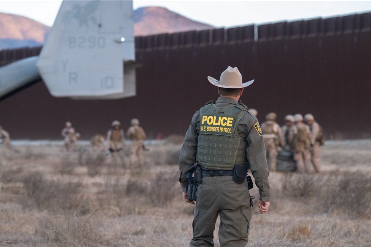 PixelMedia4_0's tweet photo. El Cuerpo de Marines de Estados Unidos llegó este viernes a la frontera con México para ayudar a la Oficina de Aduanas y Protección Fronteriza (CBP, por sus siglas en inglés), informó la Casa Blanca.
#PixelMedia #Noticias #México https://t.co/QuimMD6N7O
