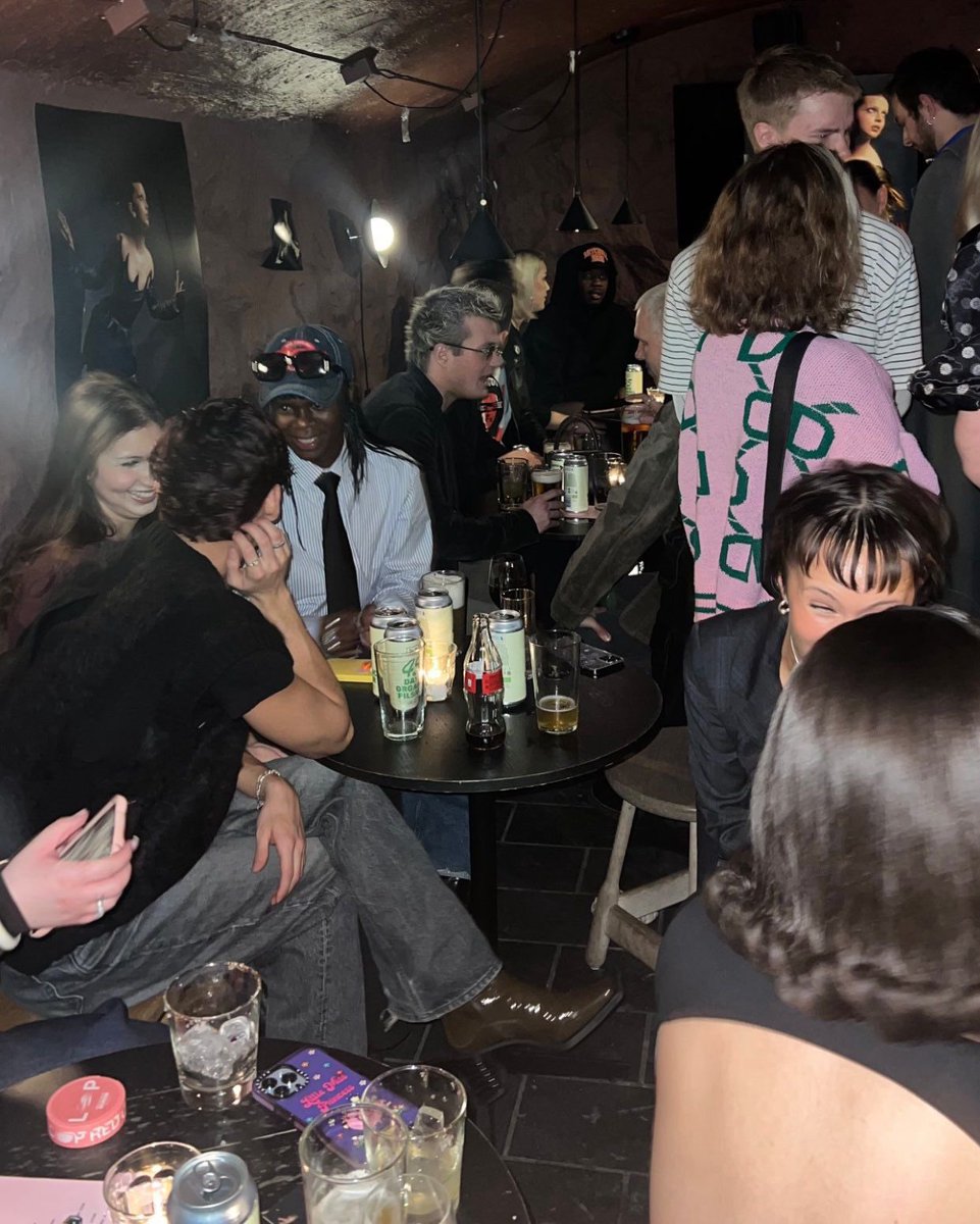 edmrbeauty's tweet photo. edmar in the same room in 2025!?!?!?!?! https://t.co/mLYdReqJcz
