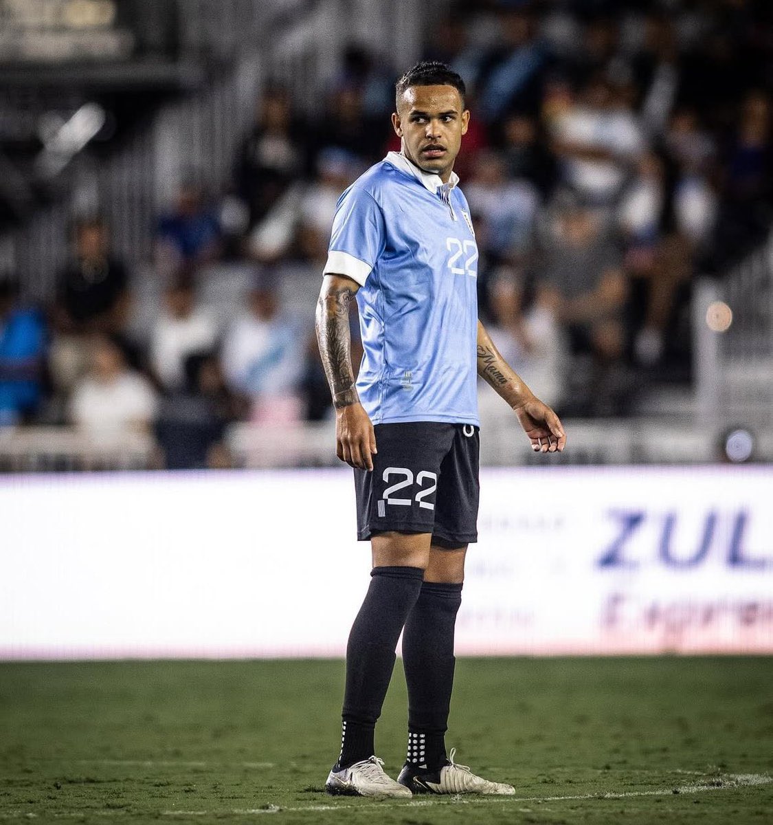 alexander machado vistiendo la camiseta celeste de uruguay en miami