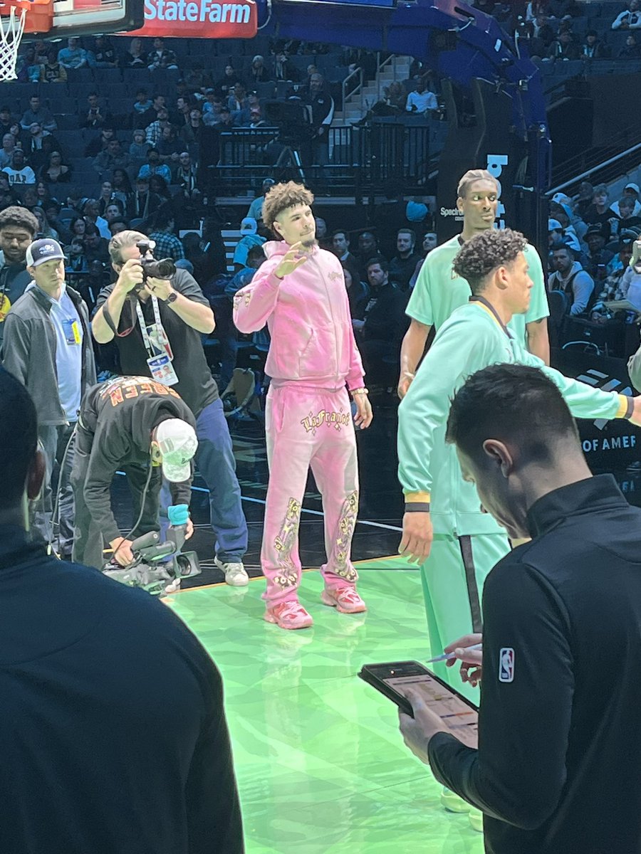 Silver lining to a LaMelo injury is seeing what he wears on the bench. Never fails to impress.