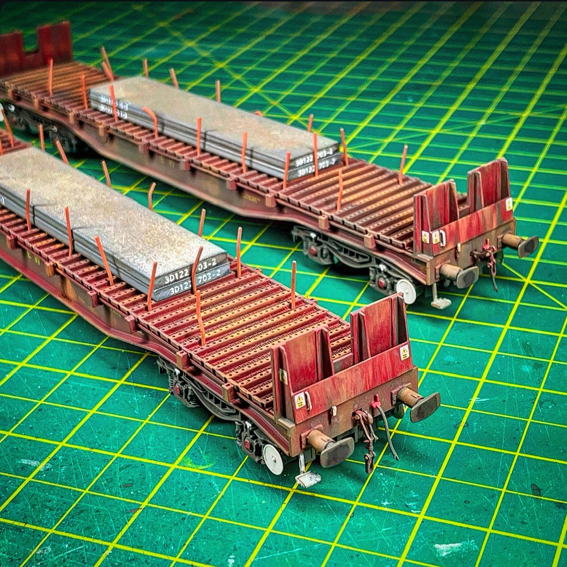 Final finishing touch and another rake of Railfreight era <a href="/cavalexmodels/">cavalexmodels</a> BBAs have been finished. Managed a couple of EWS examples too. Loads from the excellent <a href="/GoodwoodScenics/">Goodwood Scenics Ltd</a> really finish them off #TMRGUK #IMRGUK