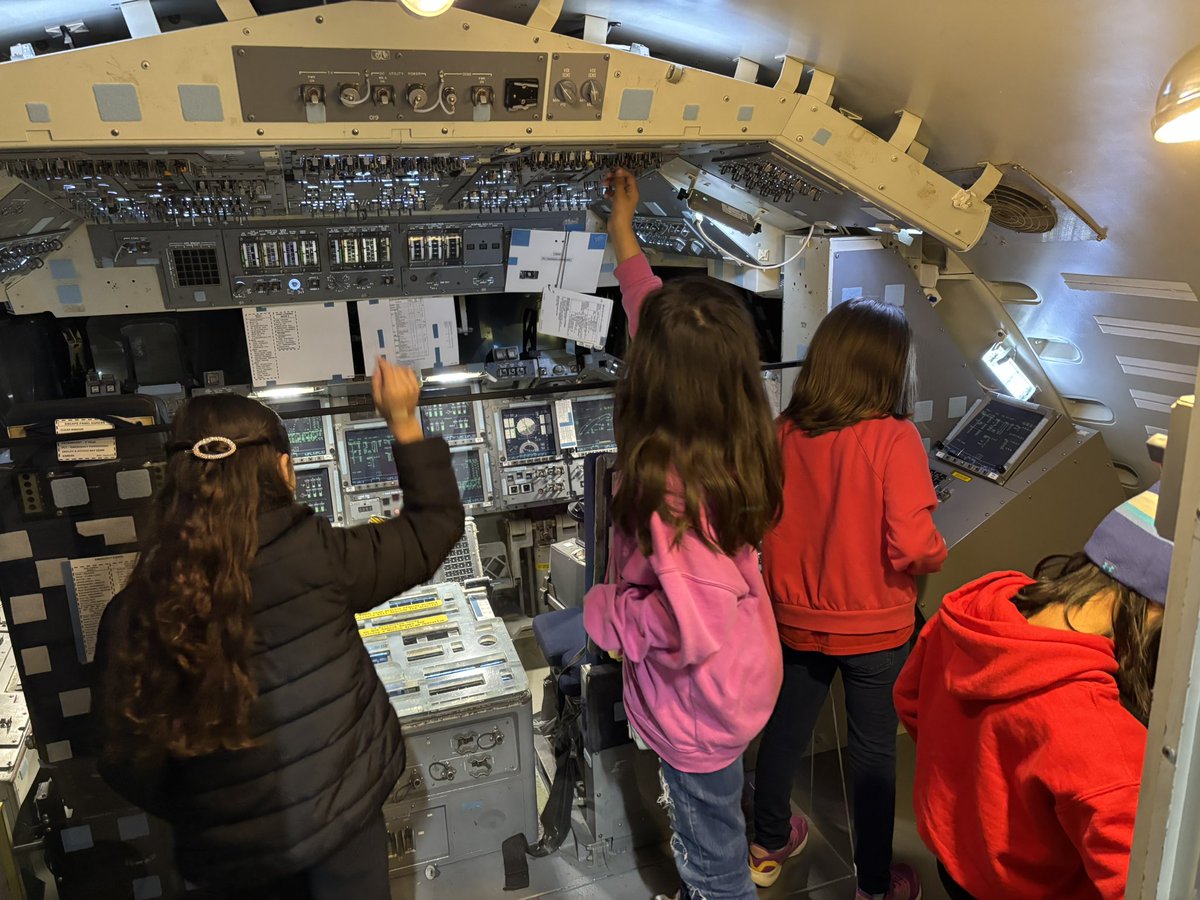 mrstaylor_fce's tweet image. These 3rd graders had so much fun exploring at the Lone Star Flight Museum. @HumbleISD_FCE #FieldTrip