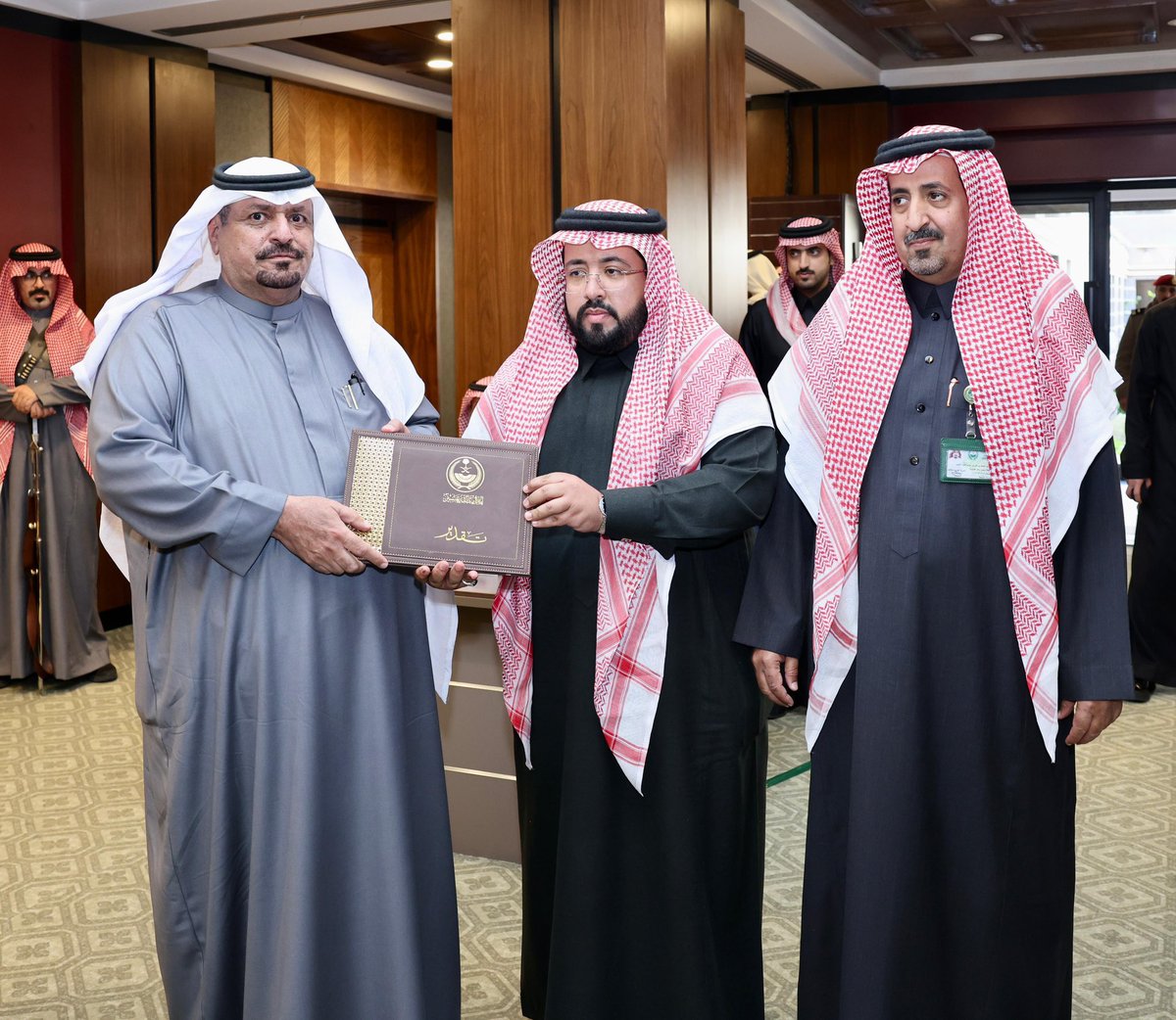 في مجلس من مجالس العدل ، بالمجلس العام بإمارة منطقة عسير ونيابة عن سمو أمير  المنطقة كرم الشيخ عبدالله بن فهد بن دليم 
قاسي بن حمد الحبابي