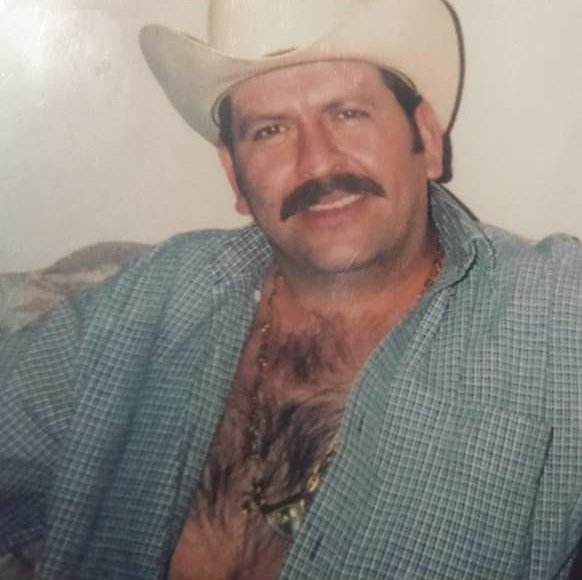 hola68183789's tweet photo. Este señor es muy caliente, ¿quieres ver como saca su lechita?, míralo en Telegram 🔥🔥 https://t.co/7YpblniPqt