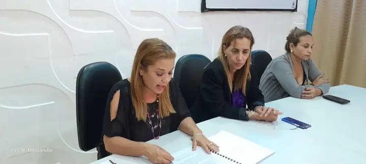 DtoraDpsGranma's tweet photo. Con la lectura del Informe final la DrC. Yumila Pupo dejó clausurado el proceso de evaluación externa a la especialidad de Cirugía General. 
#SeguimosConstruyendoSueños 
#DPSGranma
#CubaPorLaVida
#UCMG https://t.co/5ytCJwkfcB