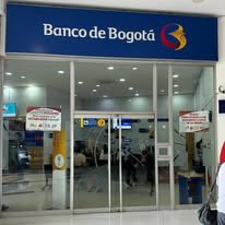 diazflorezjohn's tweet photo. Mientras Los altos ejecutivos del @BancodeBogota disfrutan de altos salarios, sus empleados pierden el sustento. #YoRechazoLosDespidosMasivosEnBancoBogota @acebnacional @cutcolombia @cutcordoba @CUTBTACMARCA @CutAntioquia @uniglobalunion @uniamericas @guimaffeo @MorenoRaul62 https://t.co/W1m9mqAwNj
