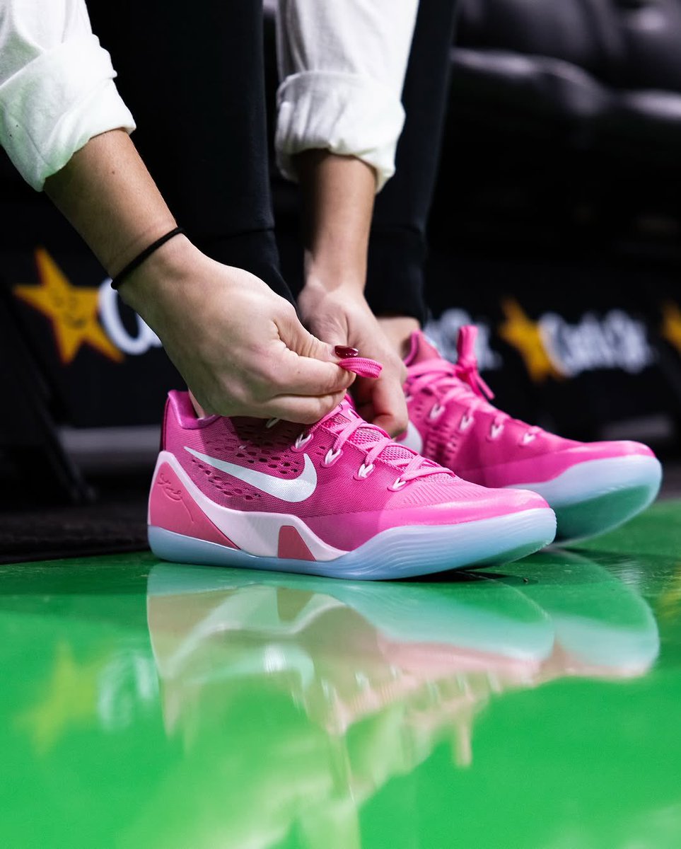 kobe pink shoes