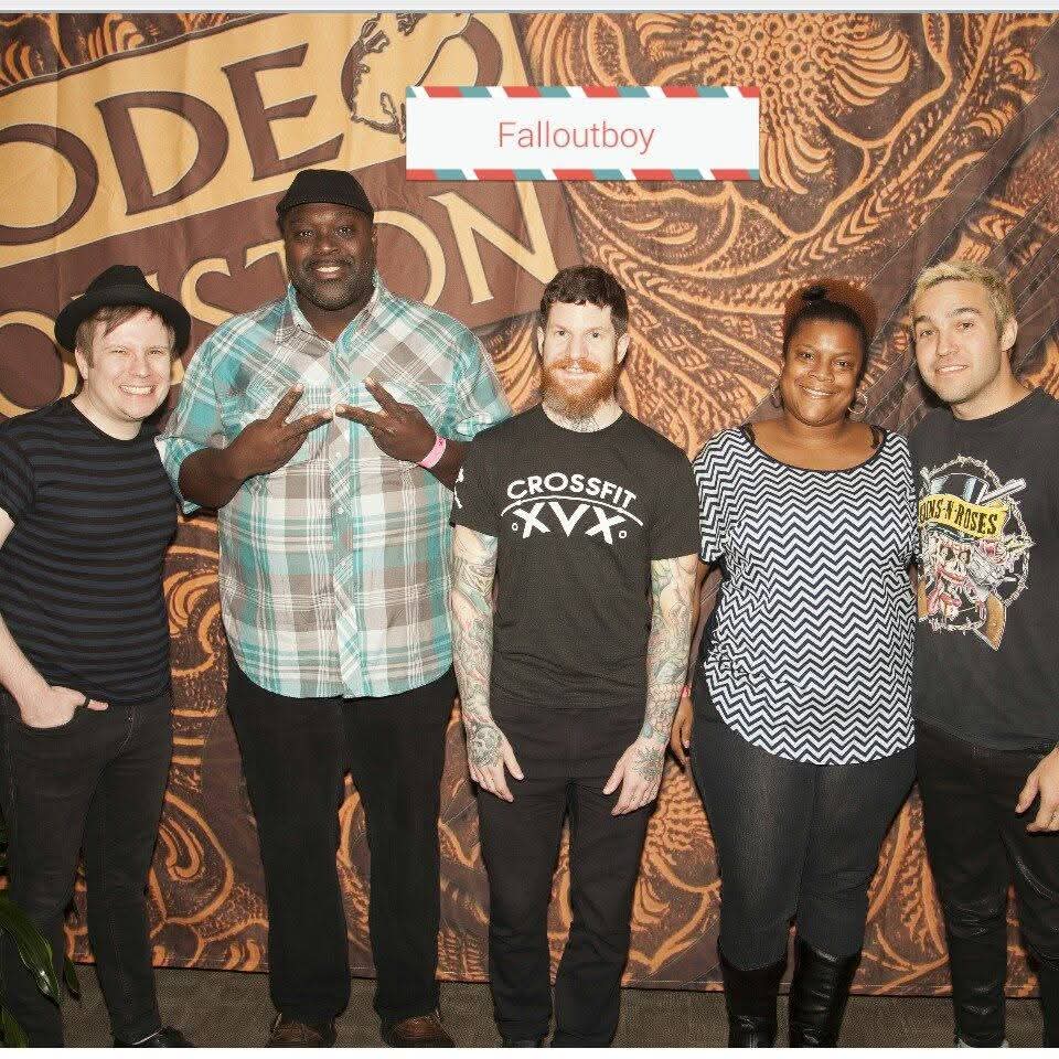 mrlawhenry's tweet photo. @RODEOHOUSTON When we were able to meet Falloutboy!!! https://t.co/TWjNMkrhH3