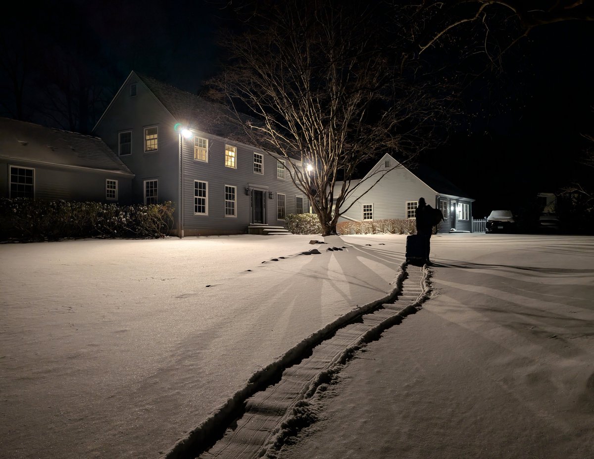 TomAtwoodPhoto's tweet photo. Walking home with luggage! https://t.co/YVhIaBtdQw