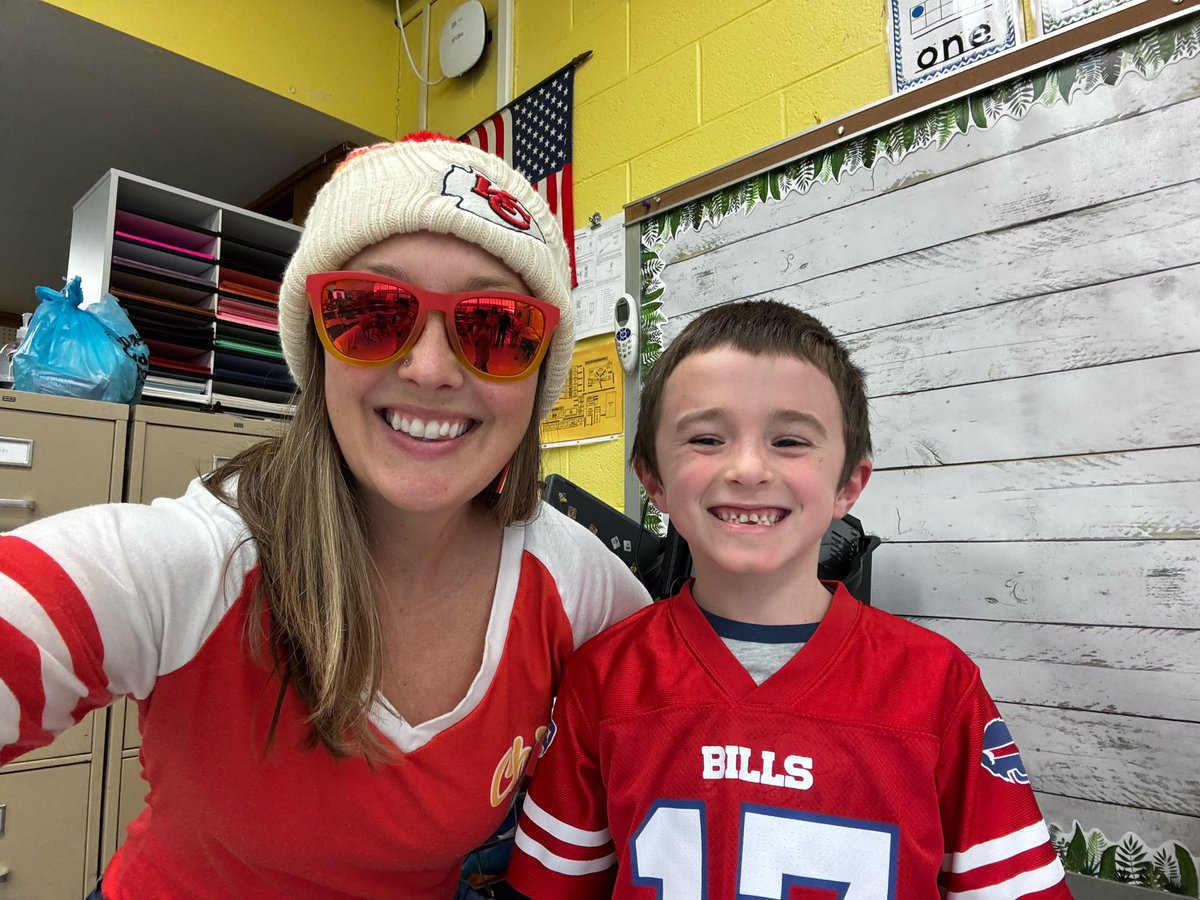 Our Lizards are ready to see who will be playing in the Super Bowl! 🏈 

Who are you rooting for this weekend? 🤔