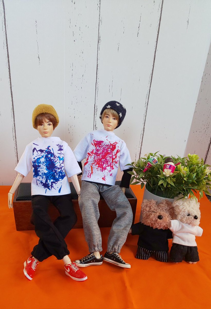 btsjk319's tweet photo. 生地にクレヨン削ってクッキングシート引いてアイロン当てたら色が付くよ☺️水でこすったけど落ちなかったよ~
YouTube見ました😆
#ハンドメイド
#ドール服
#Matteldoll https://t.co/fC5JGGZXCV